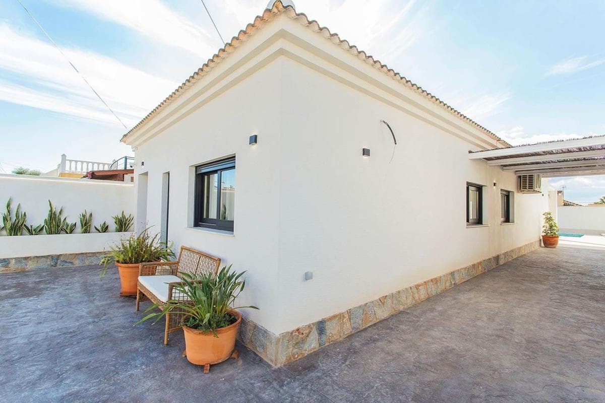 Venta de chalet independiente en Barrio La Siesta - El Salado - Torreta, Torrevieja
photo 2