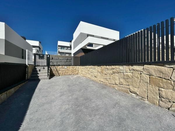 Casa independiente en avenida de Granada thumbnail 1