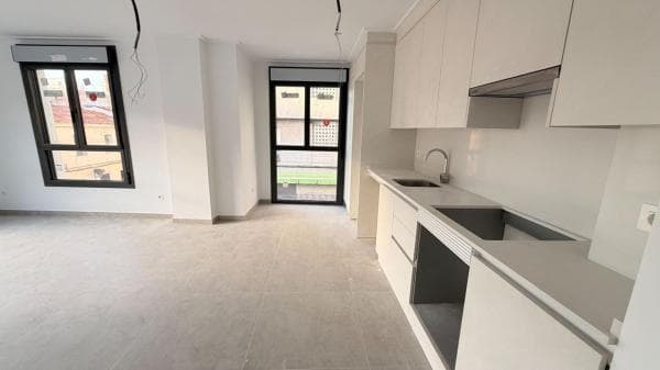 Venta de piso en Barrio San Crispín, Elche / Elx
thumbnail 1