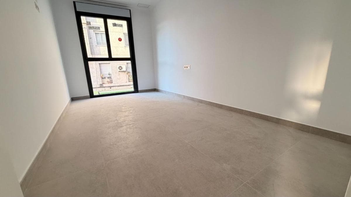 Venta de piso en Barrio San Crispín, Elche / Elx
photo 4