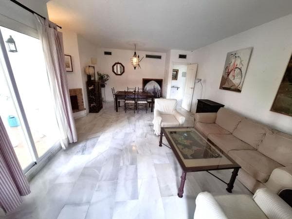 Venta de piso en Urbanización Los Naranjos de Marbella, Marbella
thumbnail 1