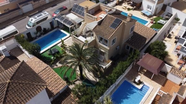 Casa independiente en calle Marbella, 74 thumbnail 1