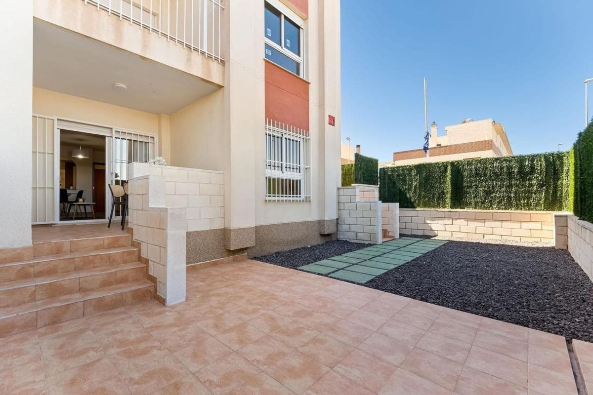Sale of apartment in Barrio Lomas de Cabo Roig, Orihuela
photo 3