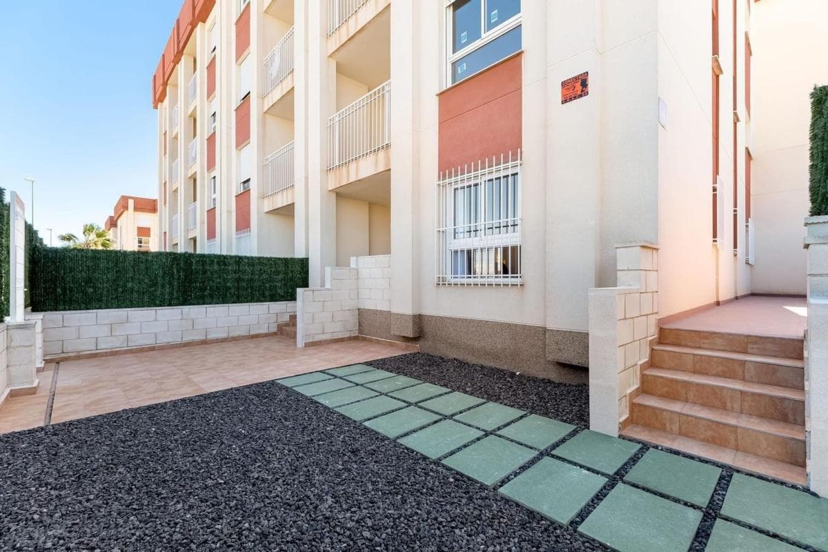Sale of apartment in Barrio Lomas de Cabo Roig, Orihuela
photo 4