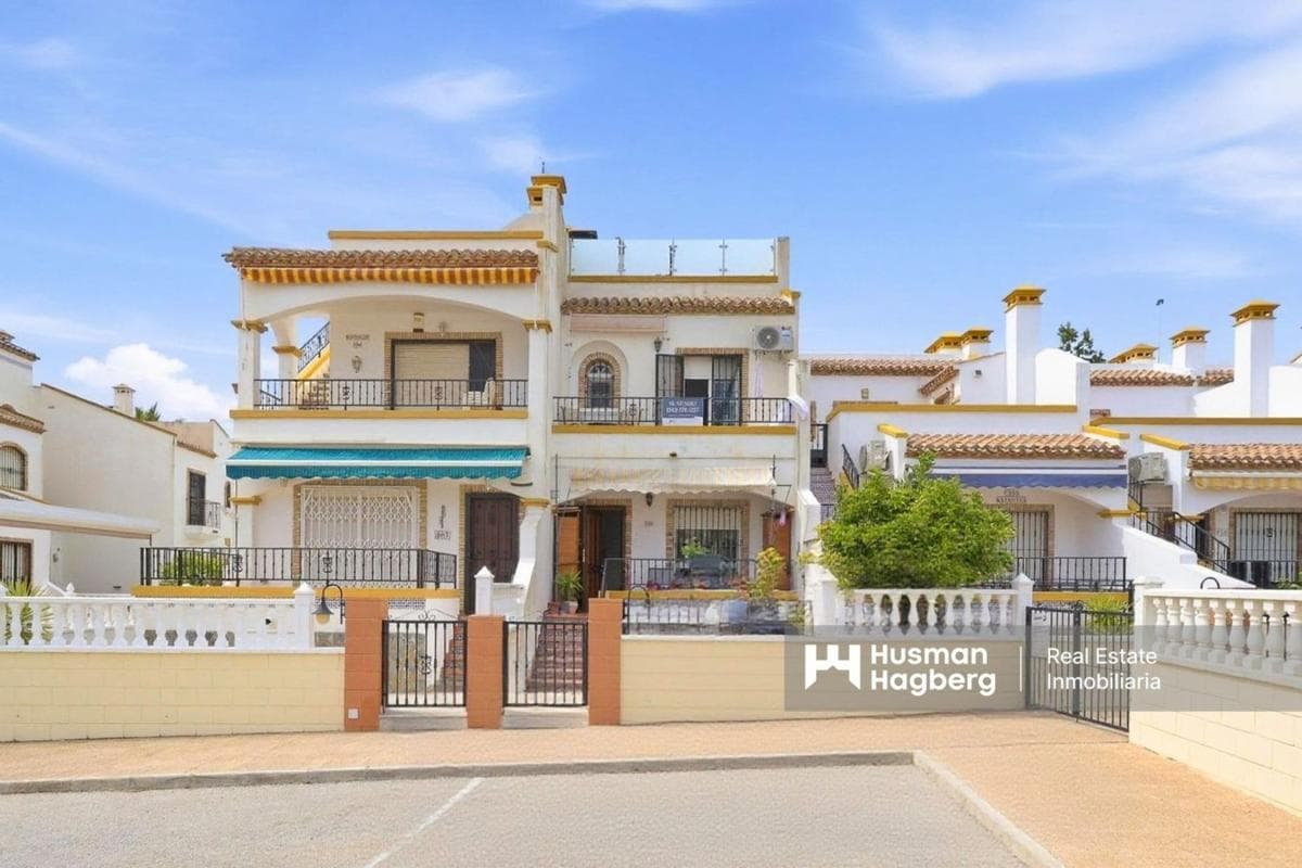 Sale of townhouse in Calle Almendra , Orihuela photo 2