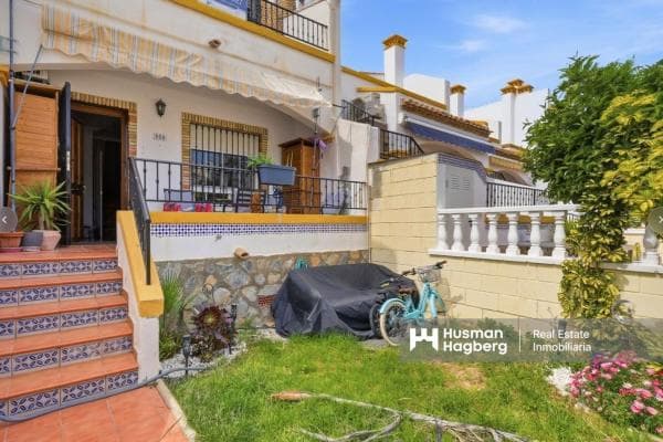 Chalet adosado en calle Almendra thumbnail 2