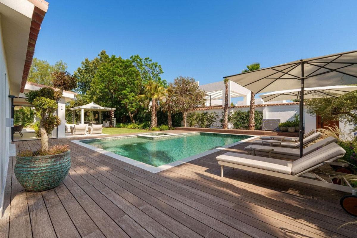 Sale of independent chalet in Calle los Helechos, Marbella
photo 2