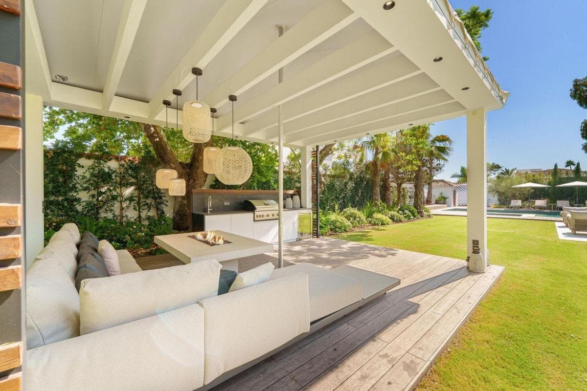 Sale of independent chalet in Calle los Helechos, Marbella
photo 3