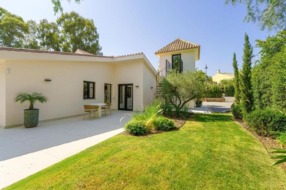 Sale of independent chalet in Calle los Helechos, Marbella
photo 5