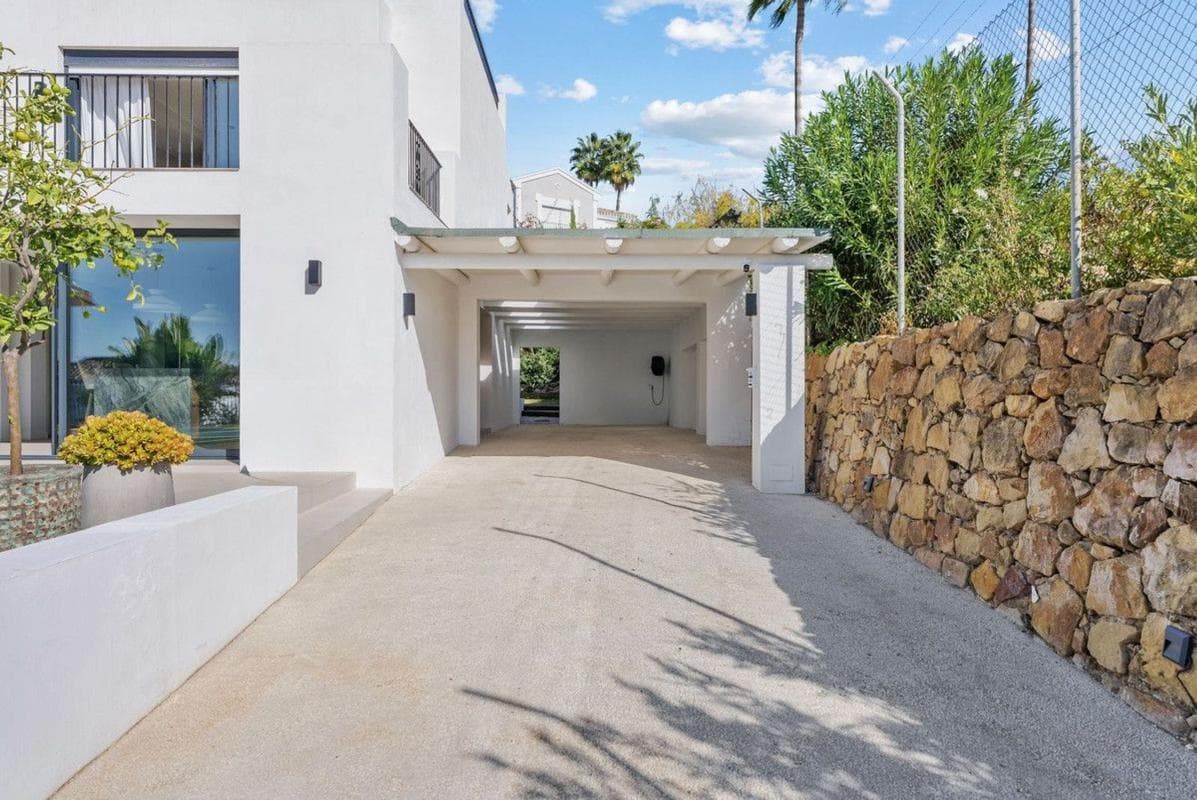 Sale of independent chalet in Calle Sirio, Marbella
photo 5