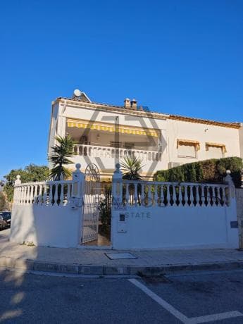 Chalet pareado en calle Alella photo 1