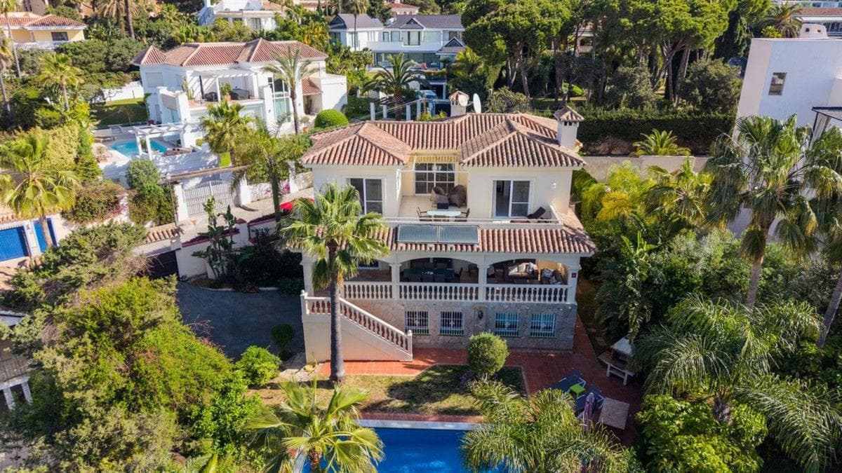 Venta de chalet independiente en Avenida Navarra, Marbella
photo 2