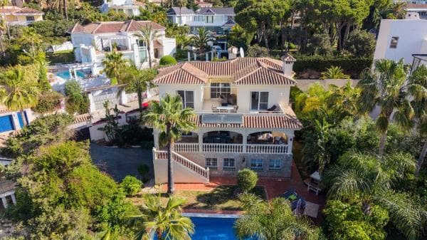 Chalet independiente en venta en Avenida Navarra, Marbella
thumbnail 1