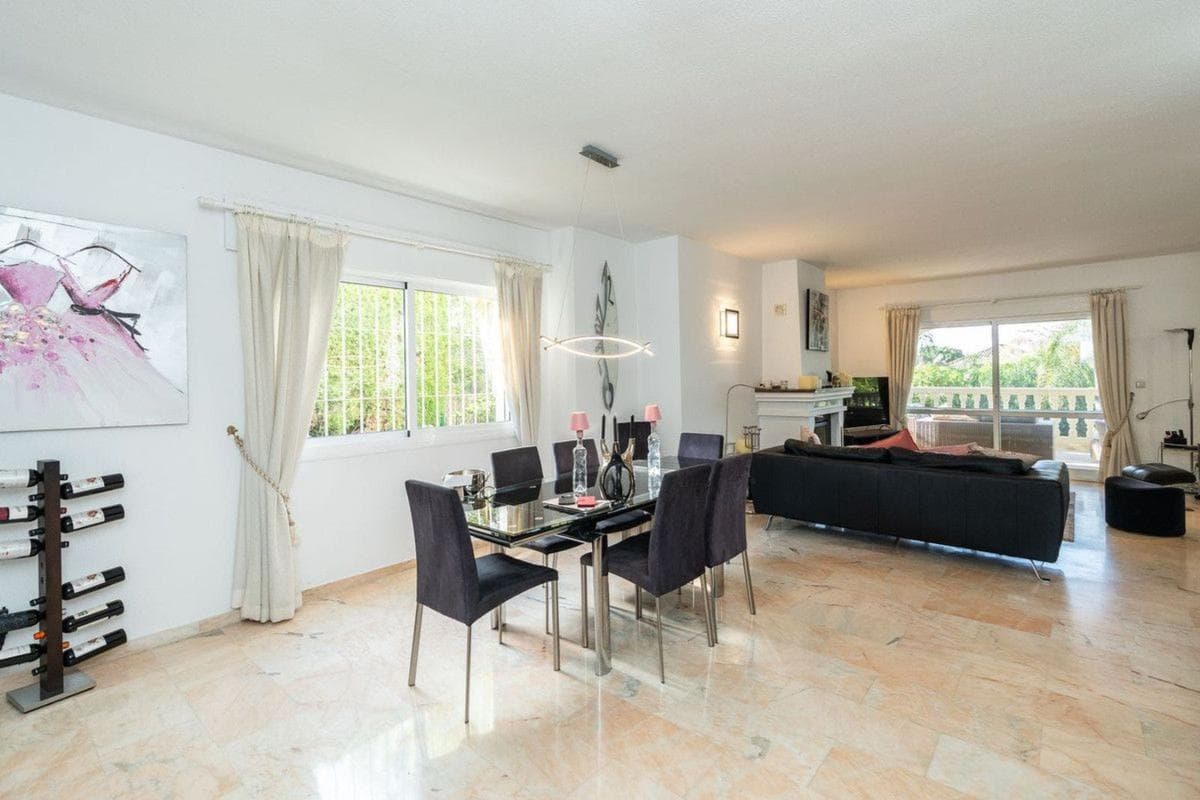 Venta de chalet independiente en Avenida Navarra, Marbella
photo 4