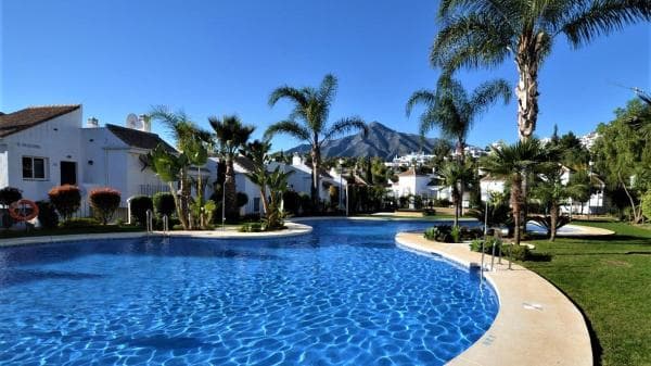Venta de piso en Barrio Los Naranjos, Marbella
photo 1