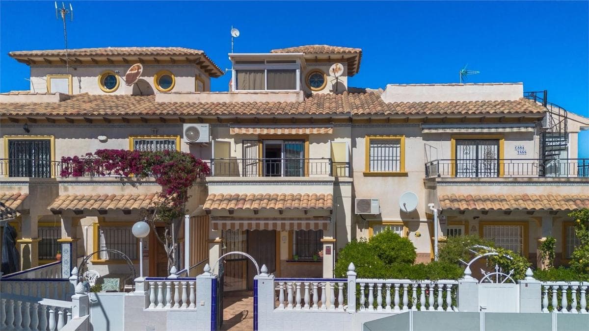 Venta de chalet adosado en Calle Torre de Pisa , Orihuela photo 2