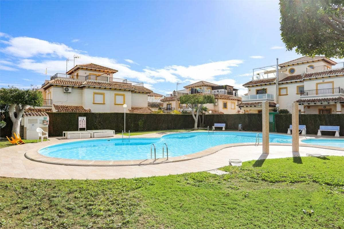 Venta de chalet adosado en Calle Torre de Pisa , Orihuela photo 3
