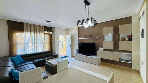 Chalet independiente en venta en Barrio Villamartín, Orihuela
thumbnail 2