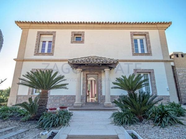Casa independiente en calle Isla Mallorca, 18 thumbnail 2