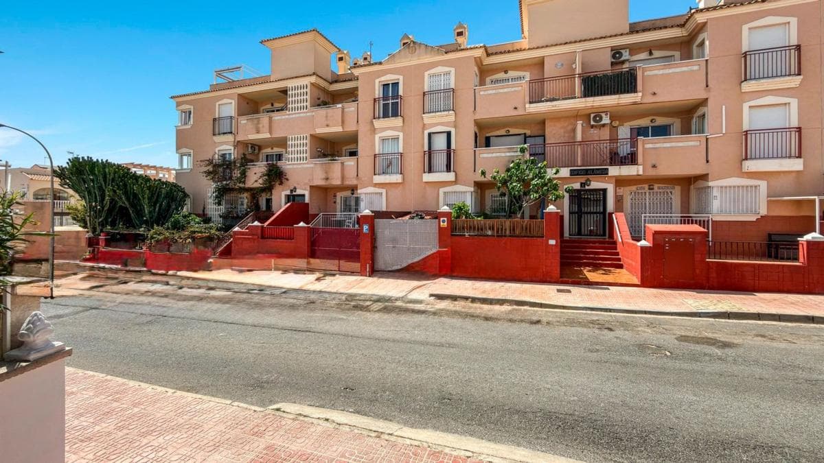 Venta de chalet adosado en Calle Osa Mayor , Orihuela photo 2