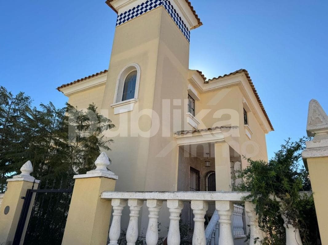 Sale of independent chalet in Calle Estonia, Algorfa
photo 2