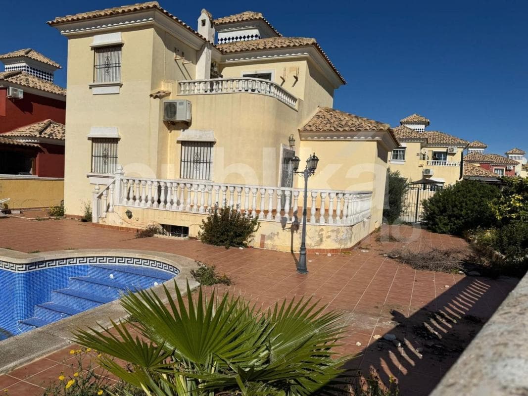 Sale of independent chalet in Calle Estonia, Algorfa
photo 3