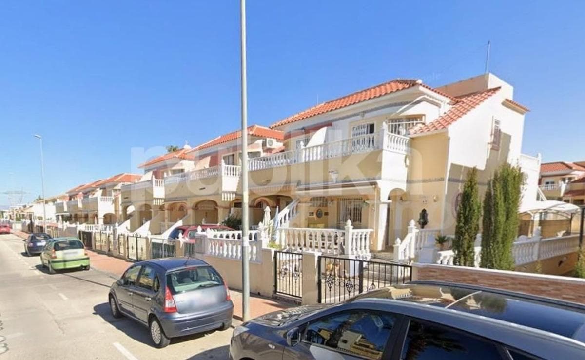 Sale of independent chalet in Calle Estonia, Algorfa
photo 5