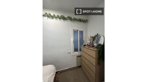 Habitación en piso compartido en alquiler, el Putget i Farró thumbnail 2