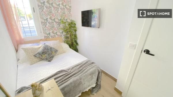 Habitación en piso compartido en alquiler, La Juncal, Sevilla. thumbnail 2