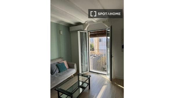 Piso en alquiler en Carrer de l'Est , Barcelona thumbnail 2