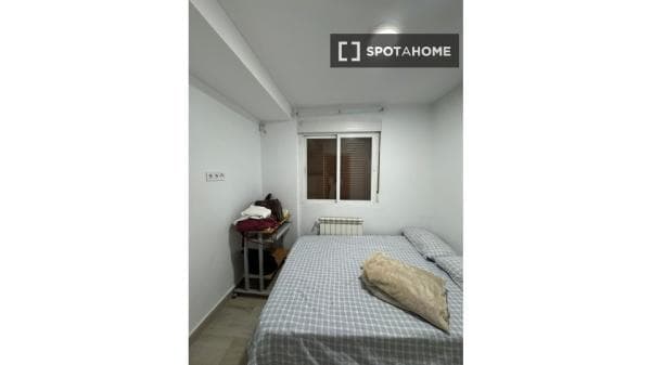 Habitación en piso compartido en alquiler, Pueblo Nuevo, Madrid. thumbnail 1