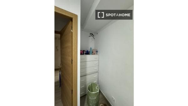 Habitación en piso compartido en alquiler, Pueblo Nuevo, Madrid. thumbnail 2
