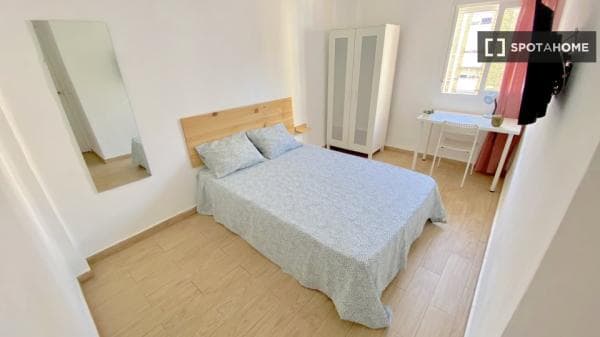 Habitación en piso compartido, Hermandades-La Carrasca. photo 1