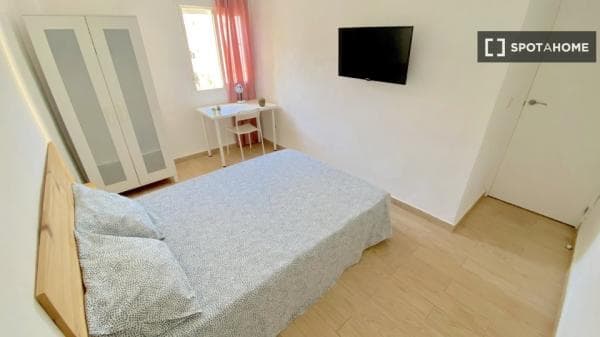 Habitación en piso compartido, Hermandades-La Carrasca. thumbnail 1