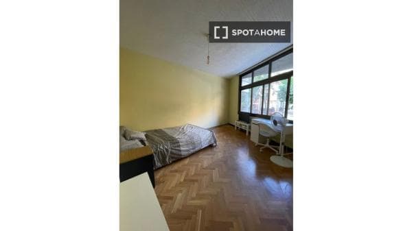 Room in shared apartment in Barcelona photo 1