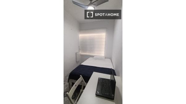 Room in shared apartment in Cullera photo 1