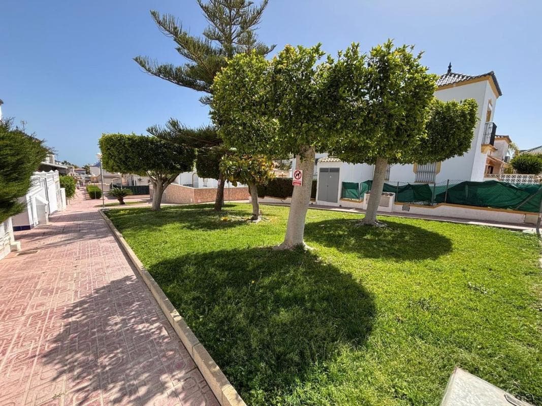 Venta de chalet adosado en Calle de Moncayo s/n , Orihuela photo 5