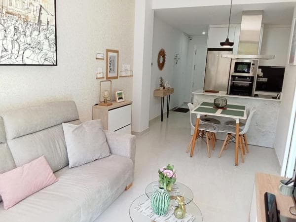 Venta de piso en Calle Maestro Francisco Casanovas s/n, Torrevieja
thumbnail 1