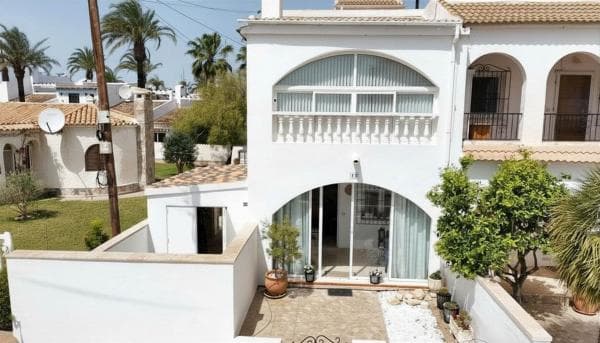 Chalet adosado en calle Prto.Sal V. Costa s/n thumbnail 1