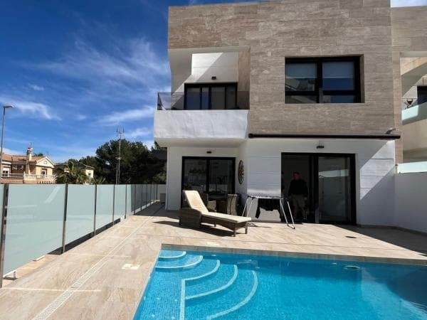 Chalet independiente en venta en Calle Puig Mayor, Orihuela
photo 1