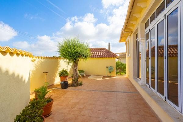 Chalet independiente en venta en Calle Sierra Morena, Orihuela
photo 1