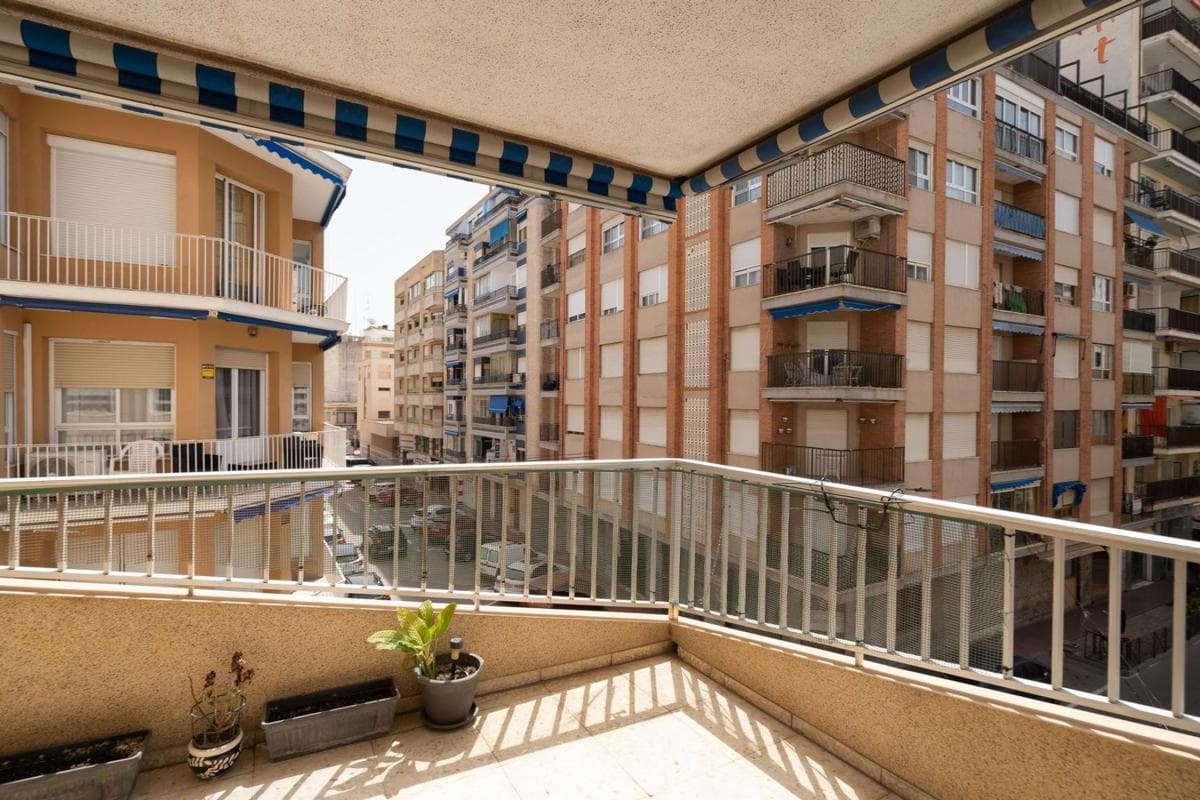 Venta de piso en Avenida Canalejas, Santa Pola
photo 3