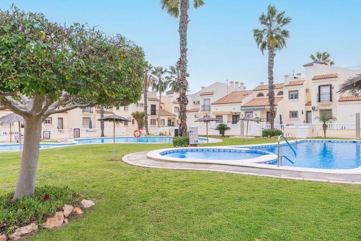 Venta de piso en J-1 P FLAMENCA NORTE, Orihuela
photo 2
