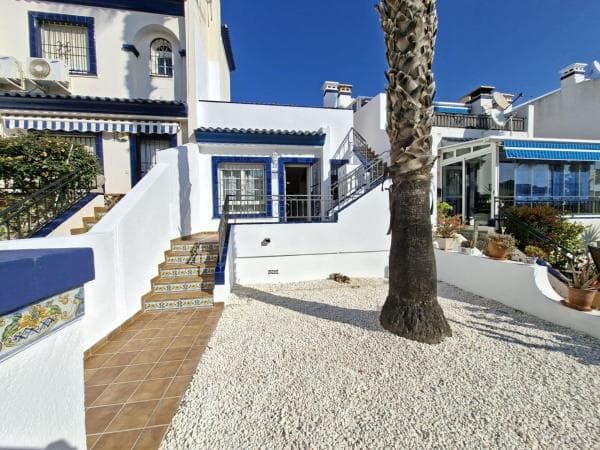Chalet adosado en calle Canal de La Mancha, 50 photo 1