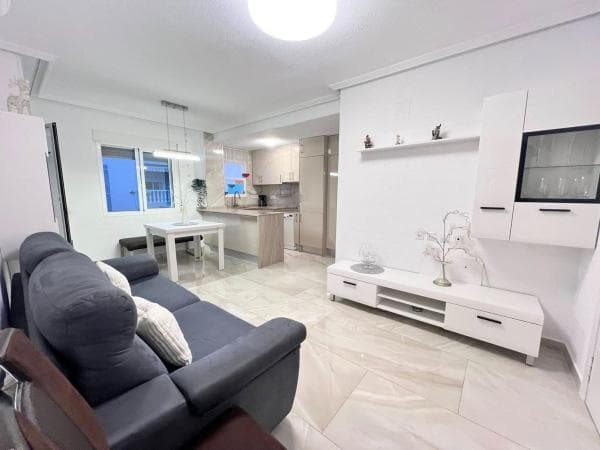 Venta de piso en Calle Félix Rodríguez de la Fuente s/n, Torrevieja
photo 1