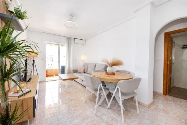 Sale of flat in Calle Villa Madrid, 35, Torrevieja
photo 1