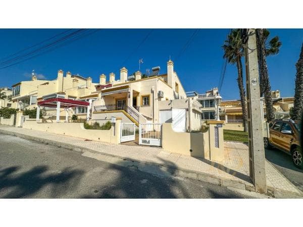 Chalet adosado en calle Amadeo Vives photo 1