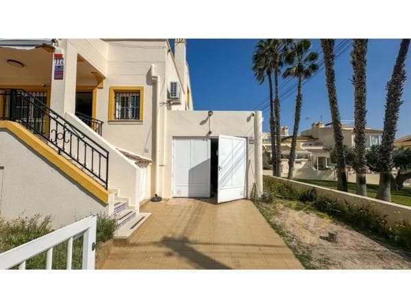 Chalet adosado en calle Amadeo Vives thumbnail 2