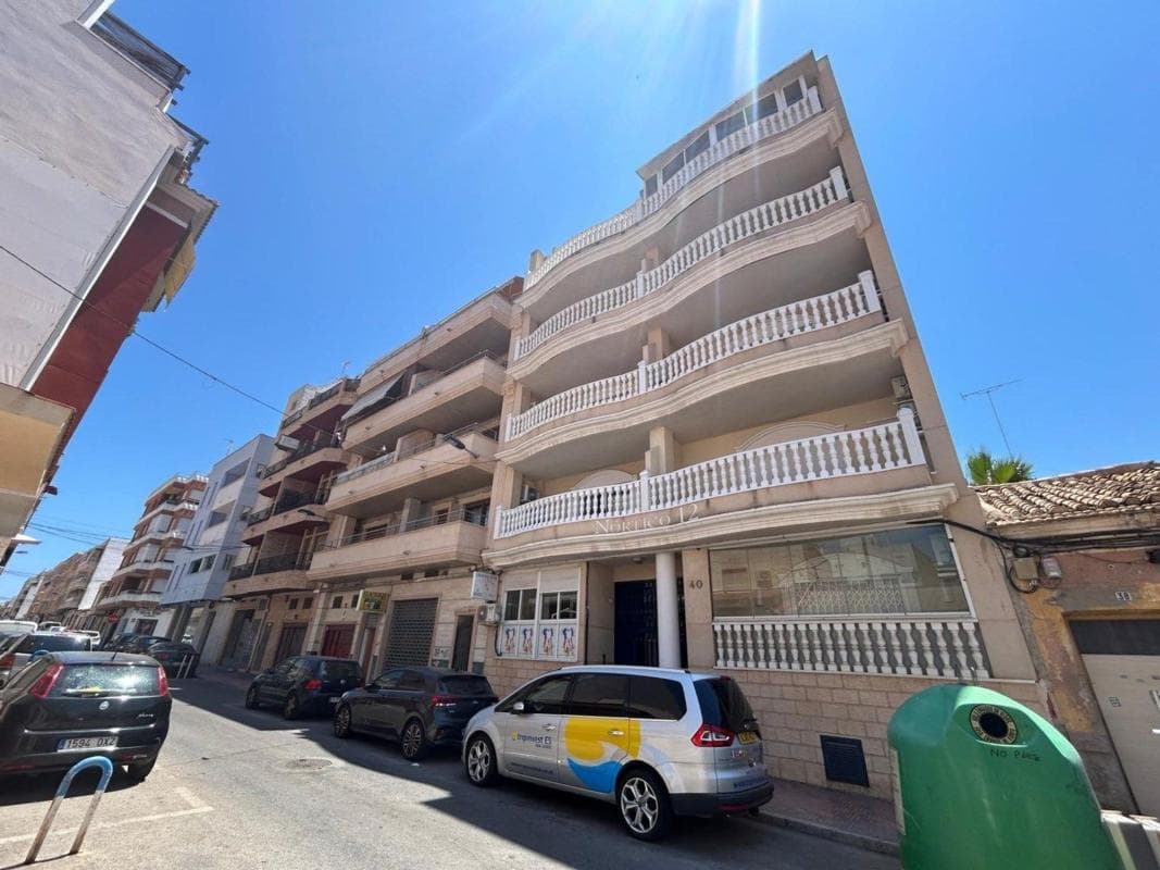 Sprzedaż mieszkania w Calle Concordia, Torrevieja
photo 3
