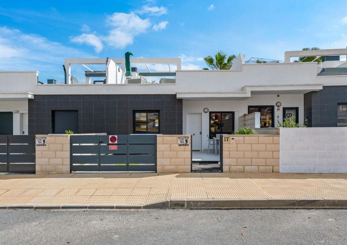 Venta de chalet adosado en Calle Cabo de la Nao , Orihuela photo 2